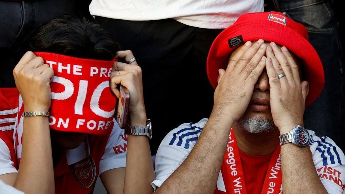 CĐV Arsenal òa khóc sau khi thua PSG - Tạp chí Tri thức
