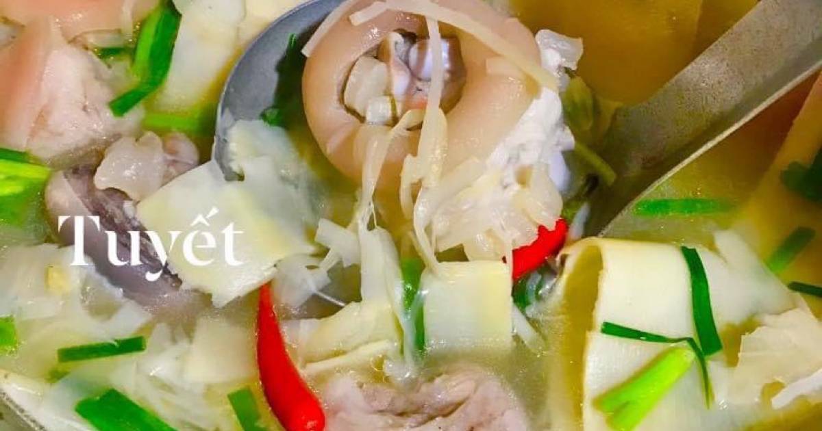 Canh măng nấu giò heo