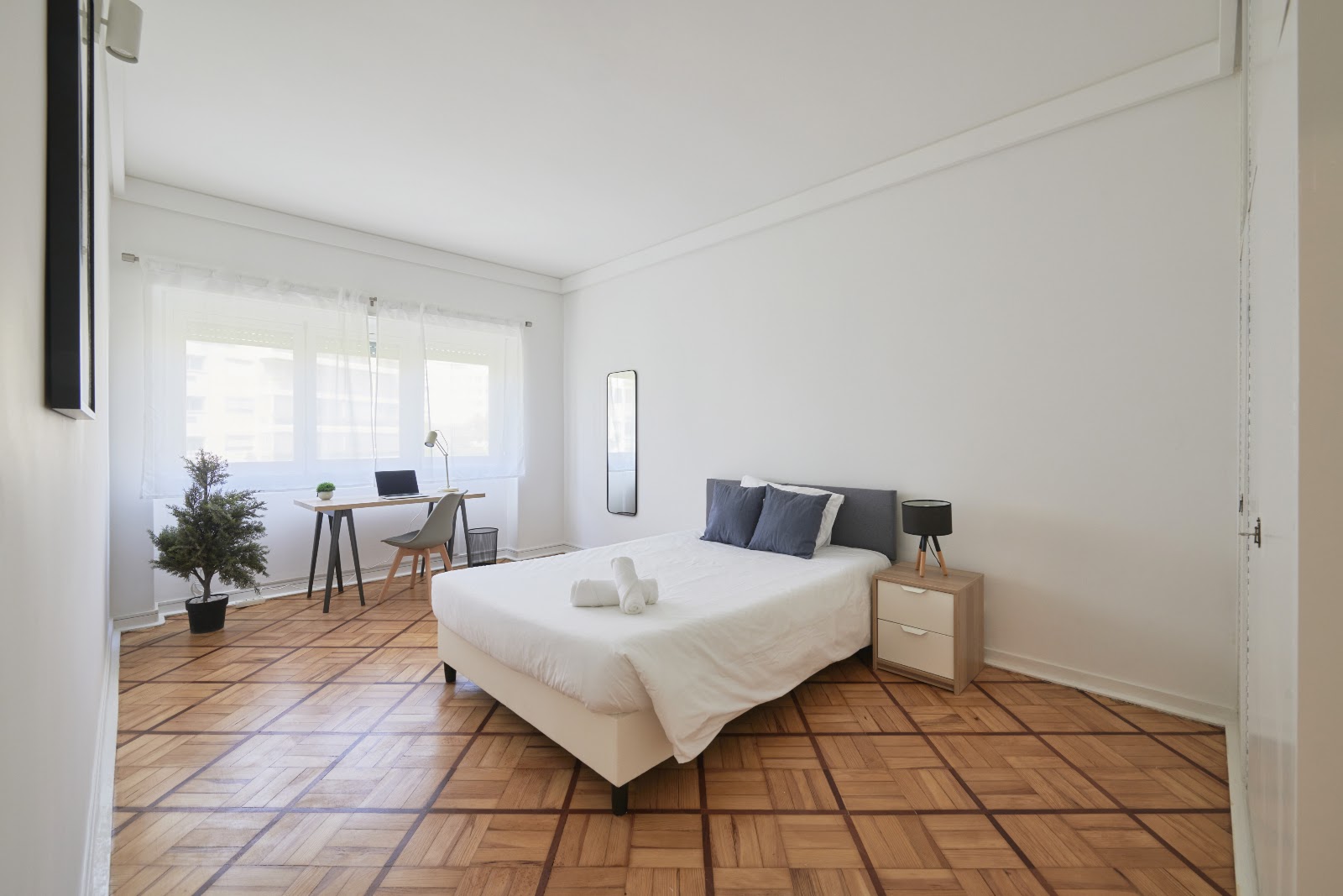 S9#R5 - Spacious bedroom in Saldanha