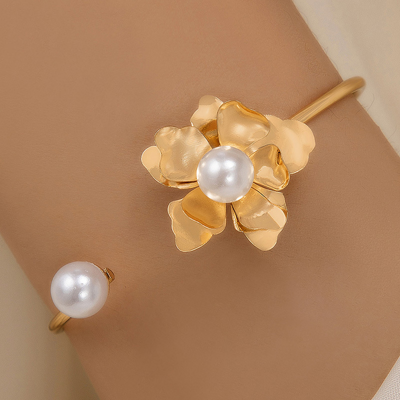 Flower Pearl Bracelet
