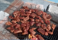 Chuẩn bị bếp nha bạn. Xem video là sẽ rõ nha. Sau đó các bạn cho bò đã ướp sẵn lên bếp đã chuẩn bị nha. Nướng trở đều tay nha các bạn.