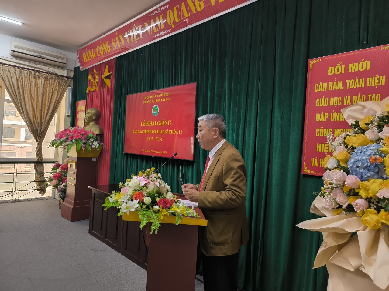Trường Đại học Tây Bắc khai giảng đào tạo thạc sĩ khóa 12 (2023 - 2025)