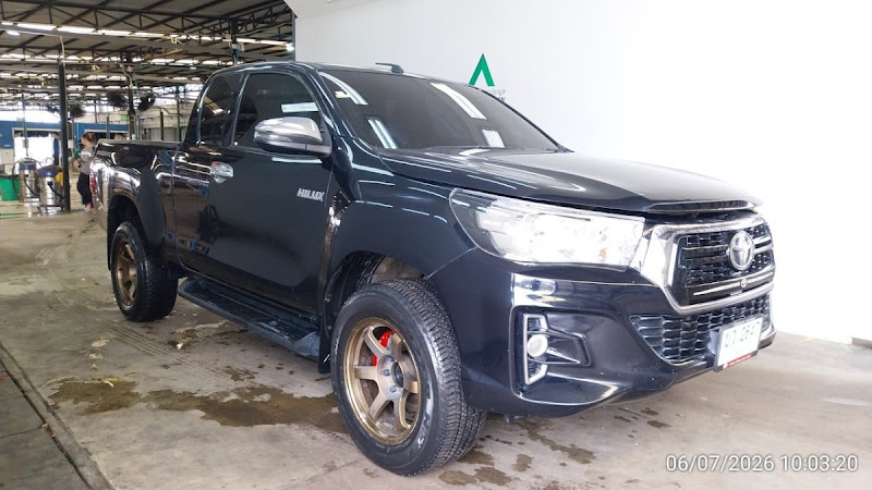 TOYOTA HILUX REVO