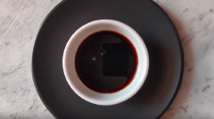Bột Dashi hòa với nước trong 1 cái chén nhỏ. Cho tất cả các nguyên liệu bao gồm nước tương, nước cốt chanh (chanh Việt Nam), nước cốt chanh vàng, hỗn hợp Dashi, rượu Mirin, giấm gạo, hành lá băm, khuấy tan là hoàn thành.