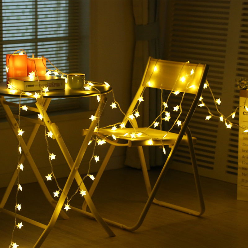 LED-Lichterkette mit Sternenmotiven