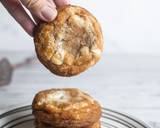 Bake for 11 minutes or until browned on the sides. The centers will look soft. Remove from the oven and allow cookies to cool on the baking sheet for 5 minutes before transferring to a wire rack to cool completely 🇻🇳 Nướng 11 phút tới khi có viền nâu. Tâm bánh mềm. Để nguội 5 phút trên khay rồi hong trên lưới cho nguội hẳn.