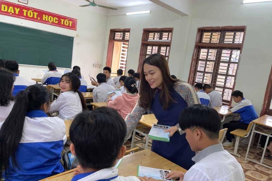 Khoa Khoa học Xã hội thực hiện tư vấn tuyển sinh và triển khai hoạt động hỗ trợ chuyên môn tại Trường THPT Cò Nòi