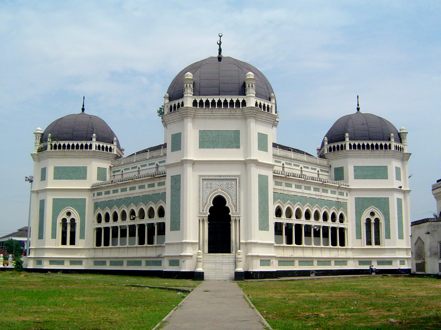 Medan: Pintu Gerbang Budaya dan Pariwisata Sumatra Utara