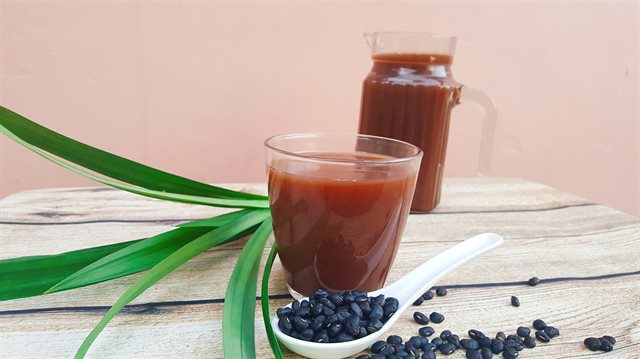 Nước Đậu Đen Rang Lá Dứa