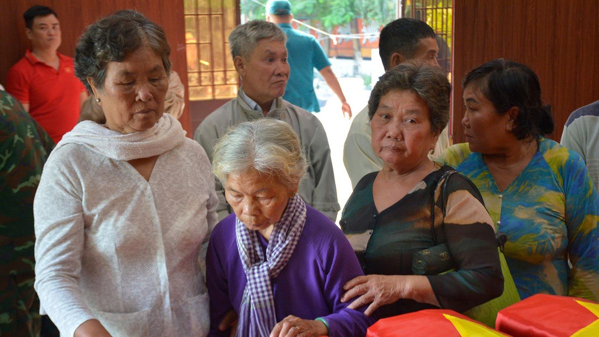 Áo bà ba 'màu thủy chung'- bà Nguyễn Thị Lệ mãi nhớ liệt sĩ Huỳnh Văn Quên - Báo Quân Đội Nhân Dân
