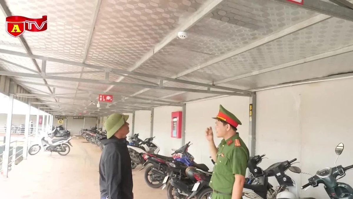 Đội Chữa cháy và CNCH khu vực số 5 kiểm tra, bảo đảm an toàn PCCC tại các bãi trông giữ xe - Chuyên trang An Ninh Thủ Đô - Báo Công an nhân dân