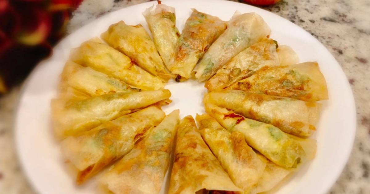 Bánh tráng cuộn trứng-tép sấy-hành lá nướng giòn