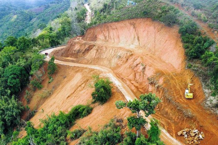 Lâm Đồng khẩn trương khắc phục sạt lở đèo Gia Bắc trên Quốc lộ 28 - Báo Lâm Đồng