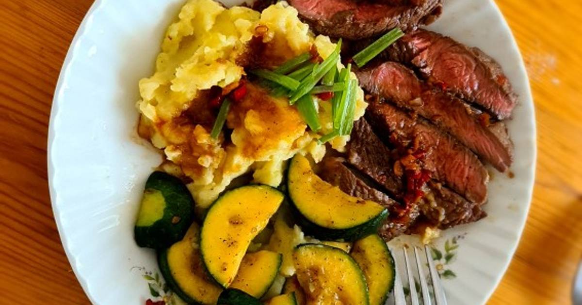 Steak. Bò bít tết sốt pikant