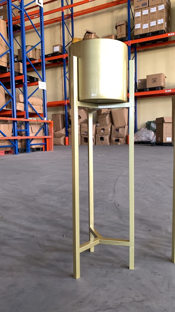 Gold Vase With Stand Pasu Emas Moden