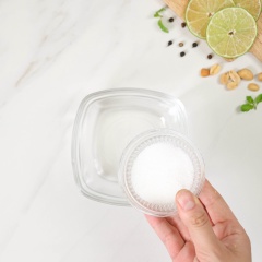 Pha nước sốt gồm: 2 muỗng canh nước mắm, 1 muỗng canh nước cốt chanh, 2 muỗng canh đường (theo tỷ lệ 1:0,5:1). Trộn đều cho nước mắm hòa quyện.
