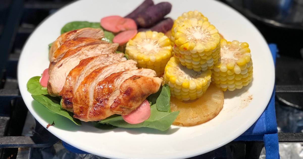 Ức gà áp chảo với lá hương thảo-Cast iron -Eatclean