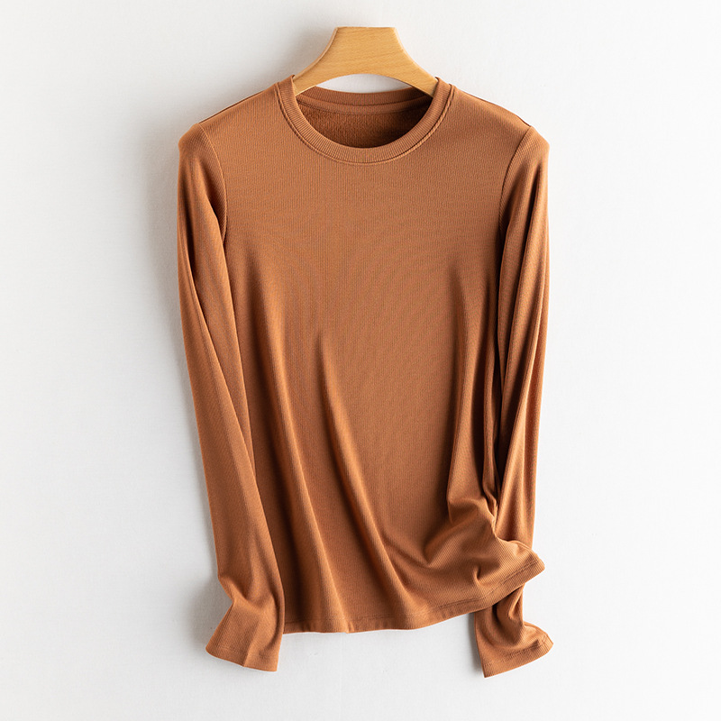 Warming knitted sweater with silk blend and inner lining