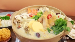 Dọn lẩu gà sữa đậu nành ra, chuẩn bị thêm ít đậu hũ và mì để ăn cùng. Khi ăn đun sôi nước lẩu, nhúng thịt gà vào, đợi thịt gà chín thì cho các loại rau nấm vào rồi thưởng thức thôi. Nước lẩu gà ngọt thanh, beo béo vị sữa đậu nành, thịt gà dai ngọt tự nhiên, các loại rau nấm ăn kèm sận sật tạo nên tổng thể hương vị rất ngon miệng. Nếu muốn đổi vị cho bữa tiệc gia đình sau những ngày ăn quá nhiều thịt mỡ gây ngấy thì hãy nấu lẩu gà sữa đậu nành nhẹ nhàng thanh tao ngay nhé!