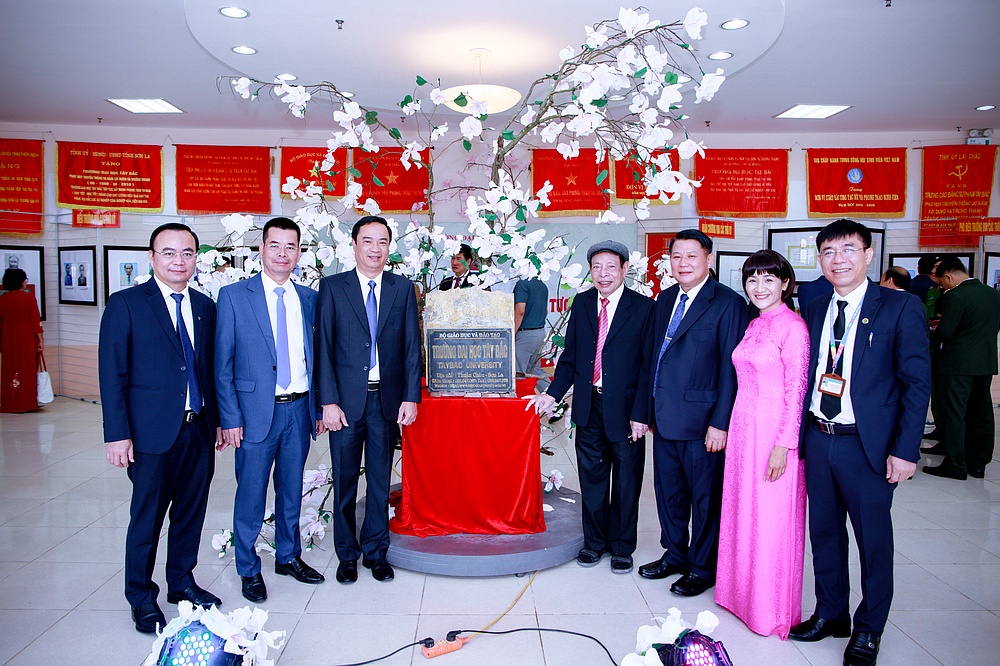 Hân hoan trong ngày hội Kỷ niệm 65 năm Ngày thành lập Trường Đại học Tây Bắc (1960 - 2025) và 43 năm Ngày Nhà giáo Việt Nam (1982 - 2025)