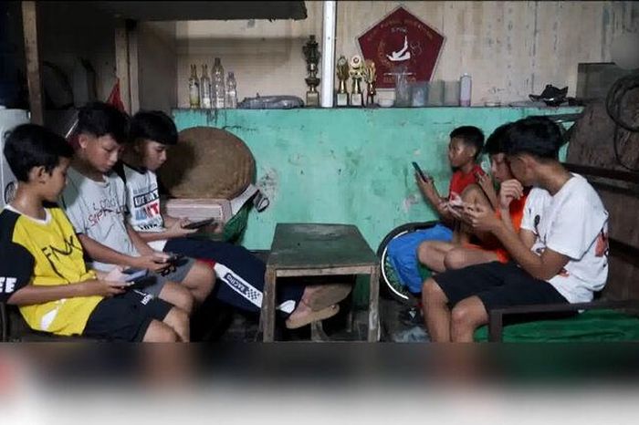 Indonesia cấm trẻ dưới 16 tuổi truy cập nhiều nền tảng số - Báo An Giang