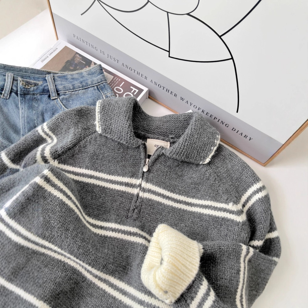 Damen-Strickpullover mit Streifen und Reißverschluss