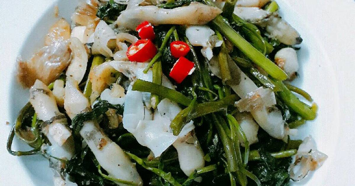 Ốc móng tay xào rau muống