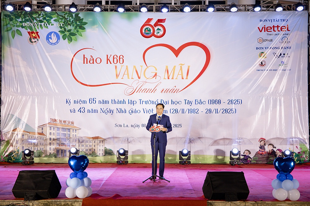 Đêm nhạc hội “Vang mãi thanh xuân”