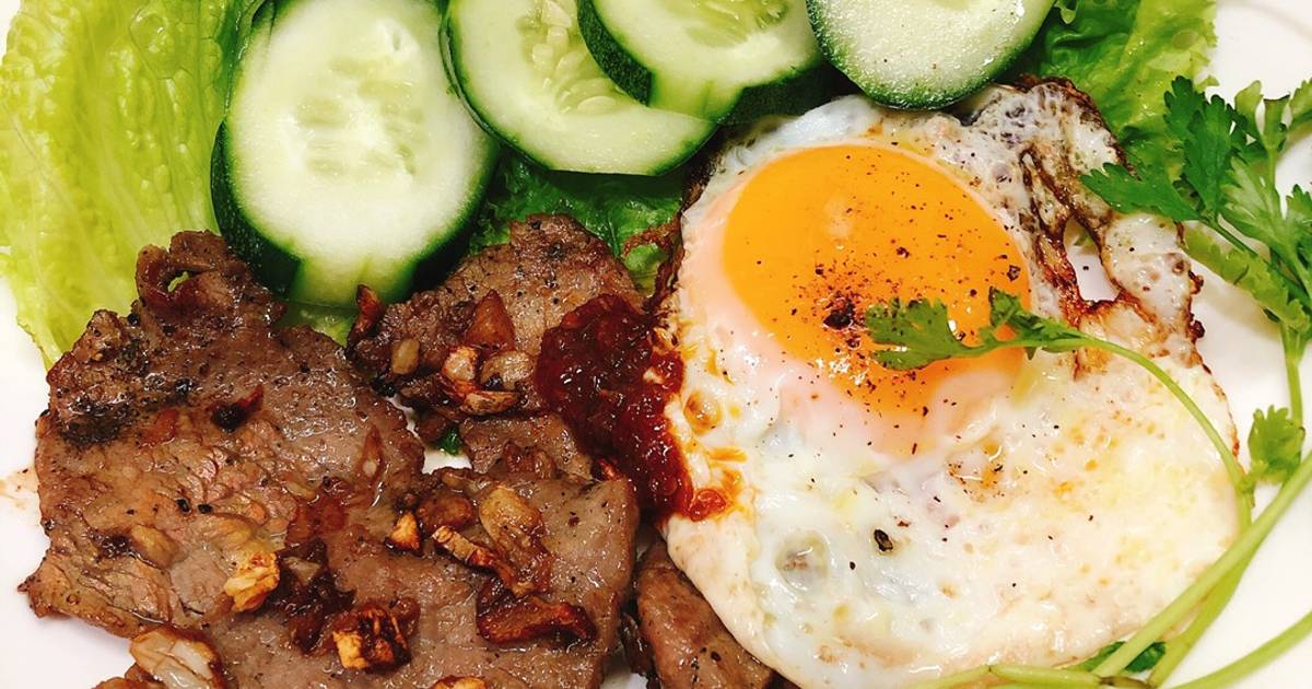 Bò bít tết ốp la