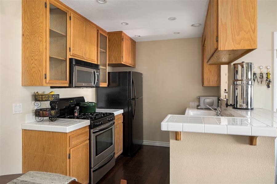 13818 Midland Rd interior