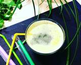 Vắt lấy nước, rồi pha thêm đường và nước dừa tươi, nhớ khuấy lên cho đều.