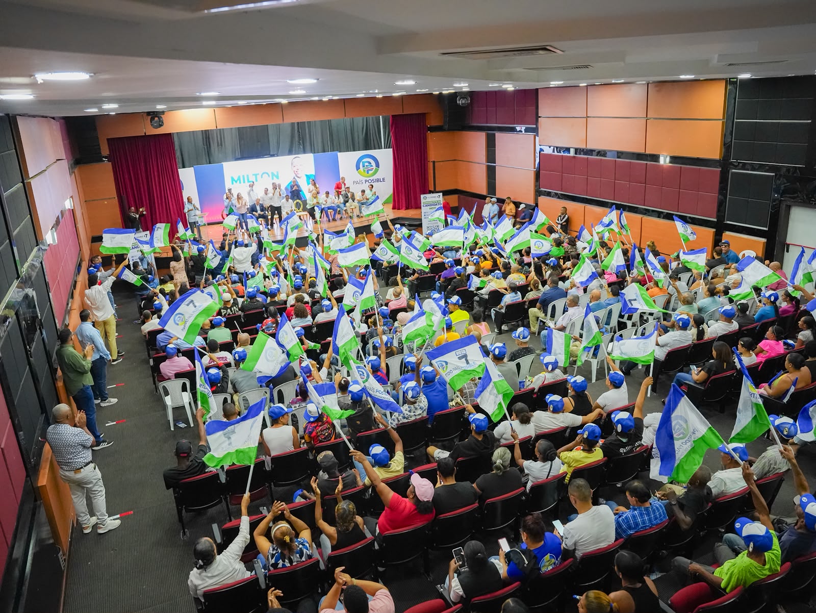 Pais Posible suma 485 nuevos miembros en La Vega en acto encabezado por Milton Morrison