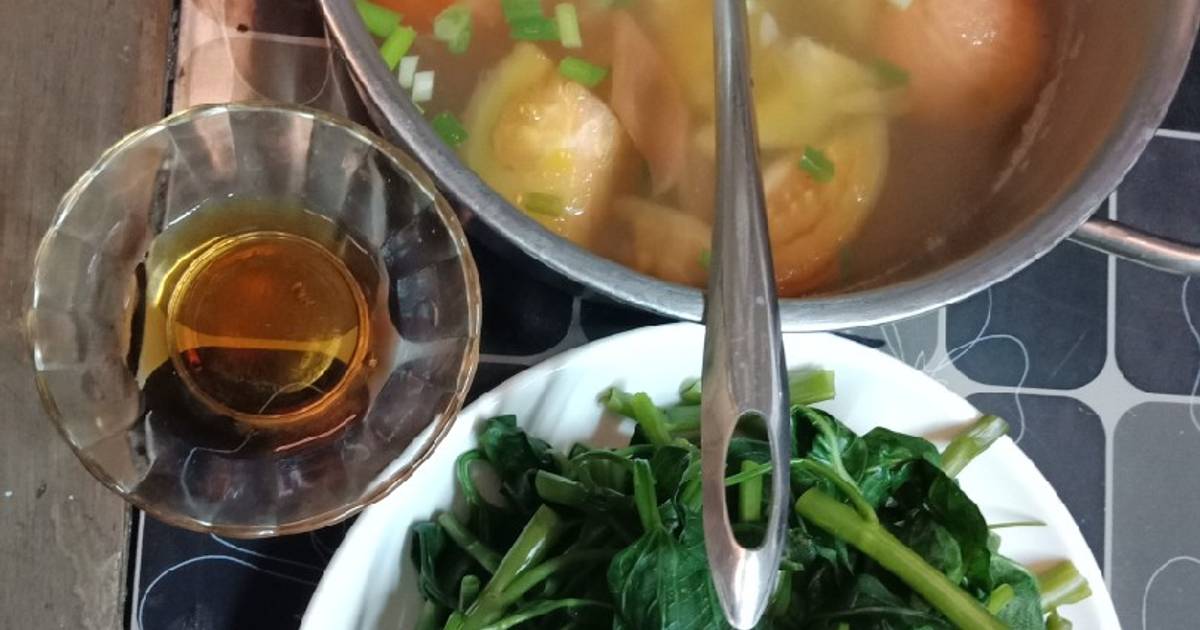 Canh rau muống dầm cà chua