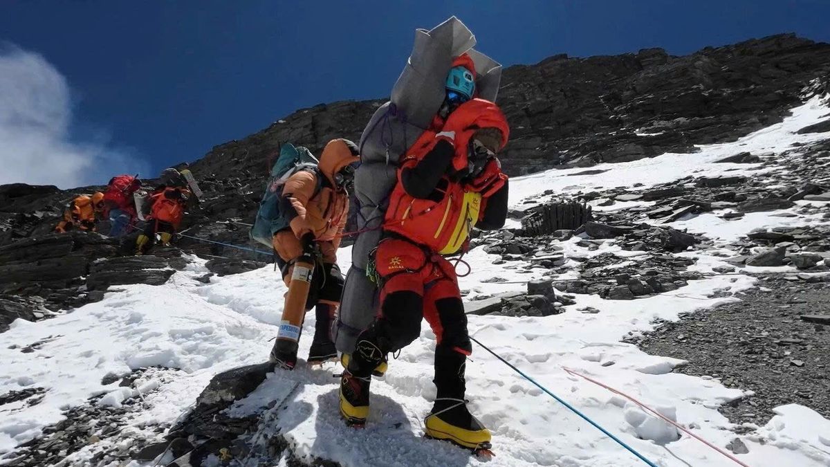 Con người thành mối đe dọa trên đỉnh Everest - Tạp chí Tri thức