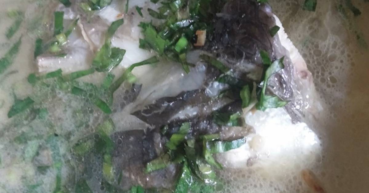Đầu cá nấu lá me chua
