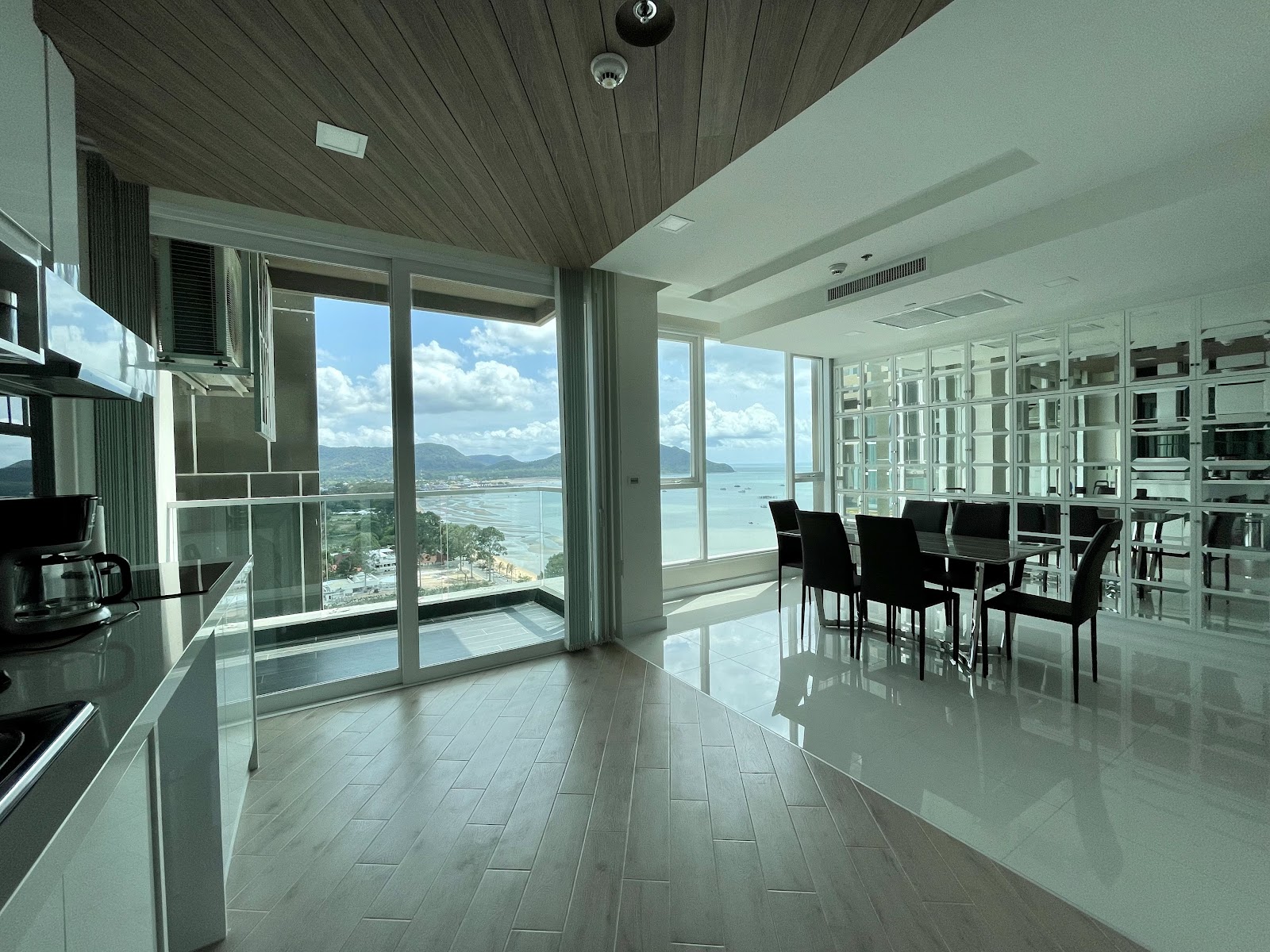 Grand Caribbean A - 1 Bed, Floor 7 3