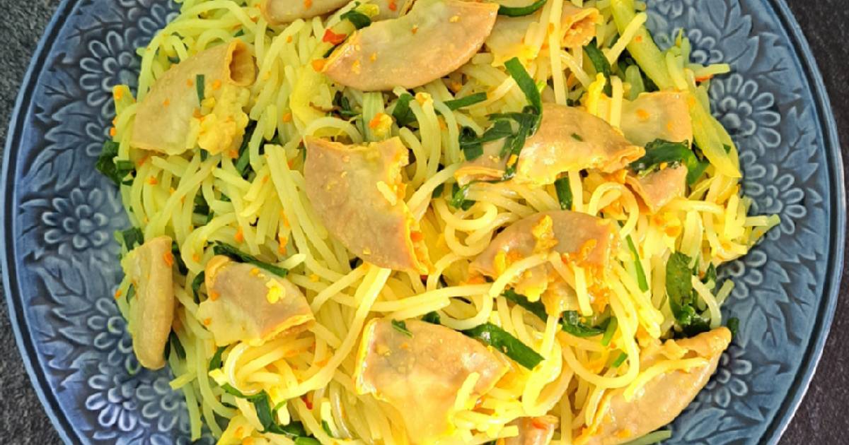 Bún xào lòng nghệ