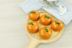 Bánh bao trái quýt thơm ngon, mềm mịn, béo thơm vị đặc trưng của bí đỏ, vẻ ngoài xinh xắn thật hấp dẫn đúng không nào? Hãy cùng Cooky thưởng thức ngay nhé!