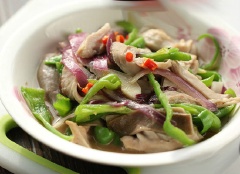 Cho món ăn ra đĩa và thưởng thức.