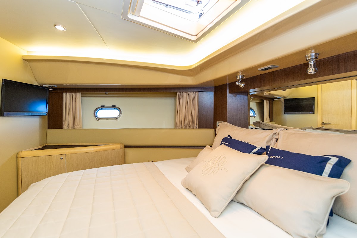 Foredeck sun pads on the Ferretti 591