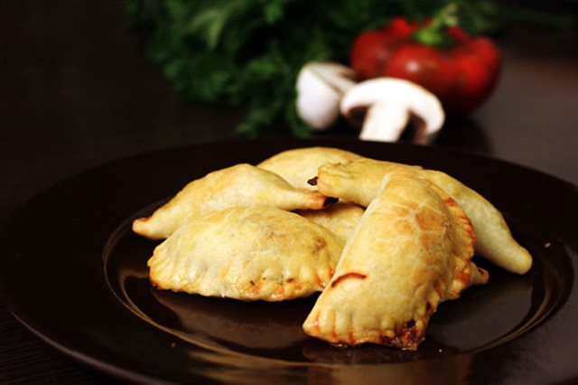 Bánh Gối Nhân Nấm Chay