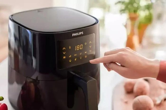 Bác sĩ cảnh báo sai lầm khi dùng nồi chiên không dầu - Báo Tri thức &amp; Cuộc sống