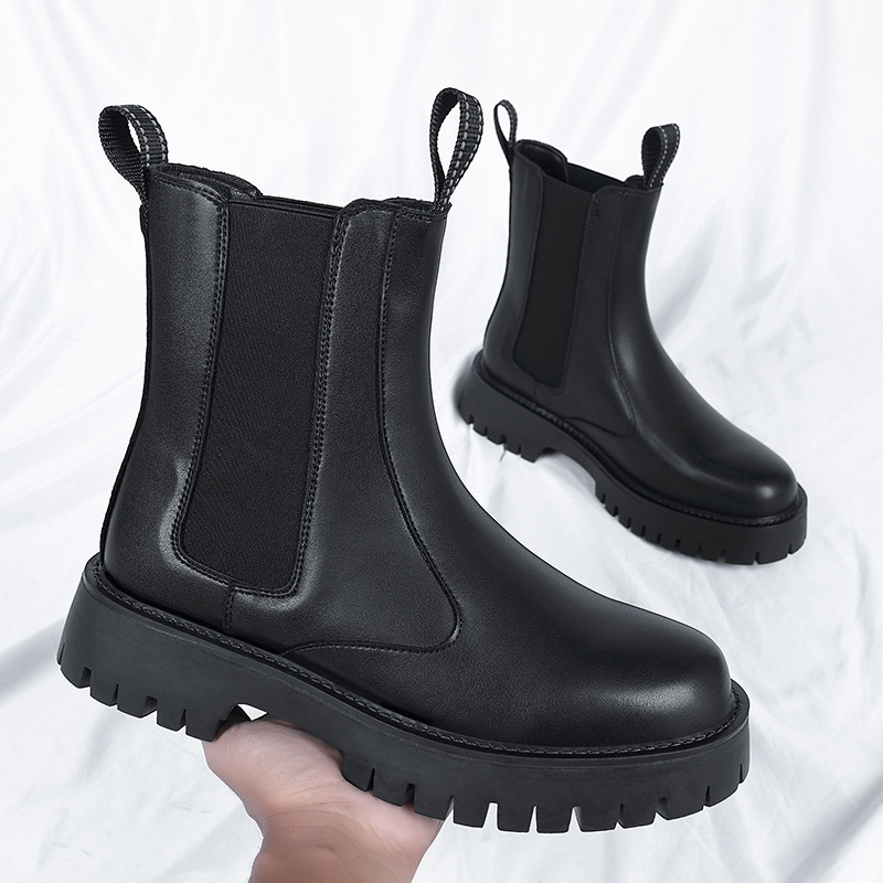 Sturdy Chelsea boots with platform sole