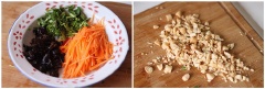 Cà rốt bào sợi nhỏ, nấm mèo rửa sạch luộc chín rồi thái nhỏ, ngò rí thái nhỏ. Đậu phộng rang giã dập. Cho thịt gà vào tô, thêm cà rốt, nấm mèo, ngò rí vào. Tiếp đó cho phần nước trộn cay đã hòa tan vào trộn đều, cuối cùng rắc đậu phộng rang giã giập và mè trắng rang lên trên là xong.