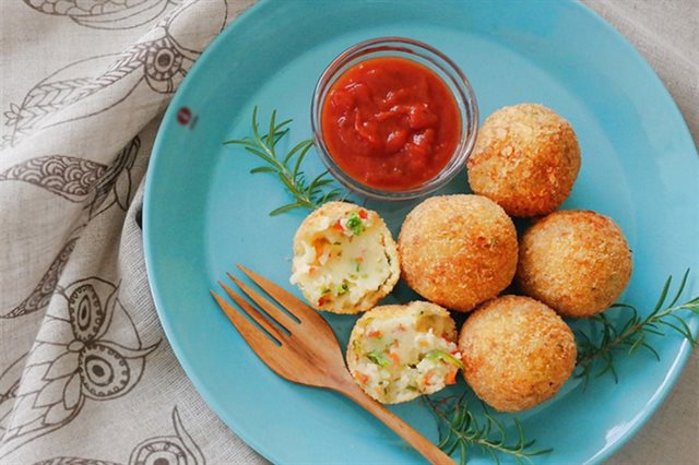 Bánh Khoai Tây Nghiền Rau Củ Chiên