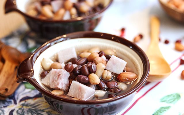 Chè Khoai Môn Đậu Phộng