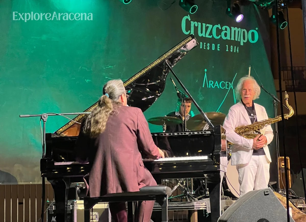 Pianist Lluís Coloma and saxophonist Blue Lou Marini performing together at Aracena Blues 2026.