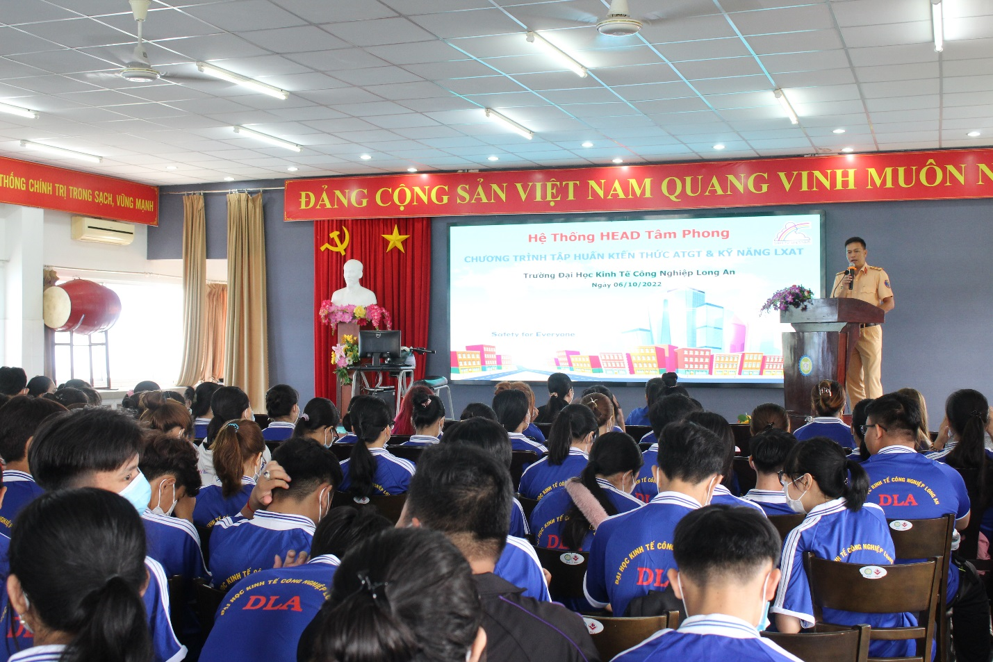 Đông đảo đoàn viên sinh viên tham gia tập huấn
