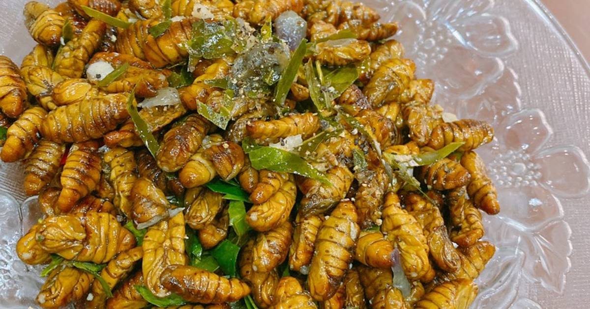 Nhộng tằm xào lá chanh