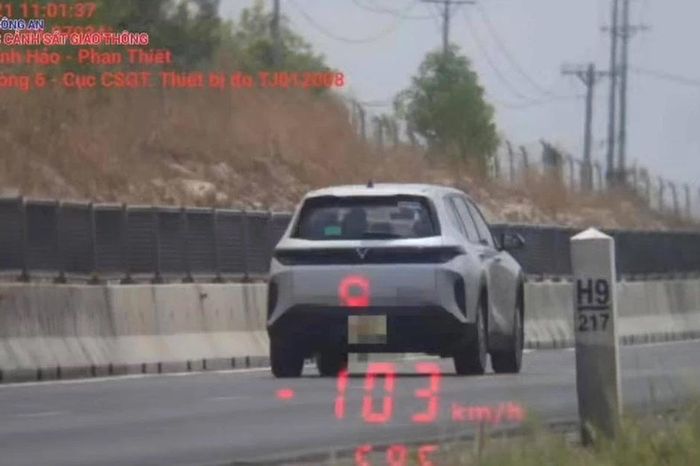 Ô tô bị phạt hơn 118 triệu đồng vì chạy quá tốc độ, tài xế không có GPLX - Báo Tiền Phong